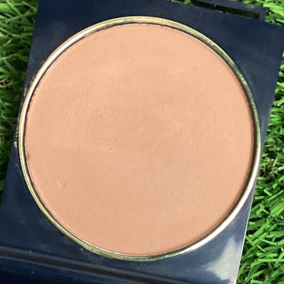Max Factor Powdered Foundation Rich Beige 104 - Picture 5 of 8
